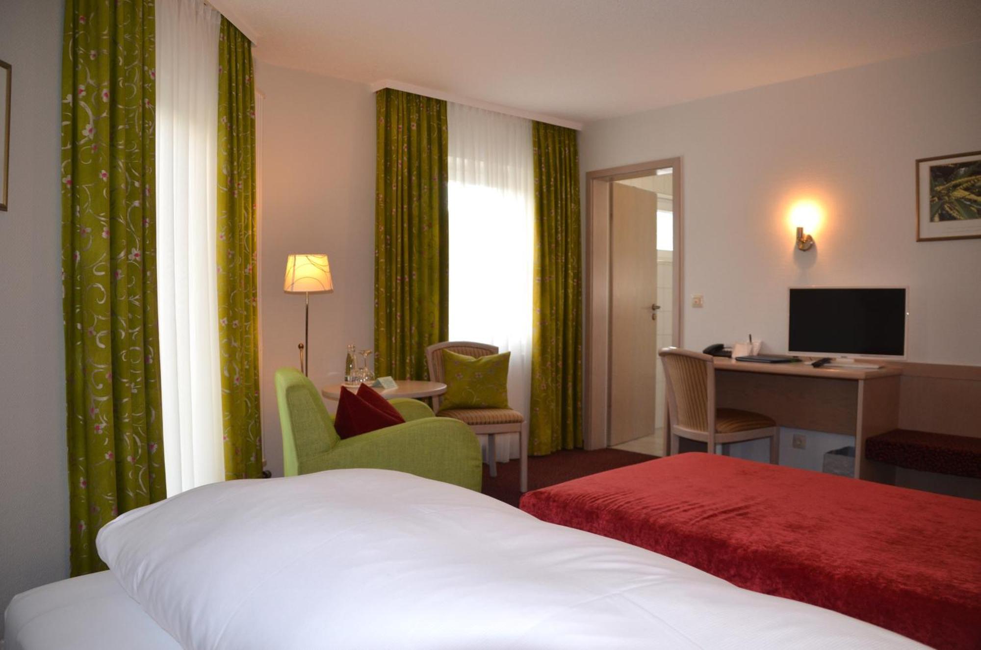 Castell Hotel & Restaurant Leinsweiler Zewnętrze zdjęcie